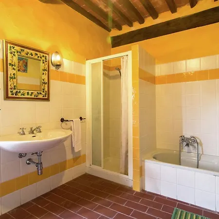 Vakantiehuis Spacious Farmhouse In Italy With Pool *