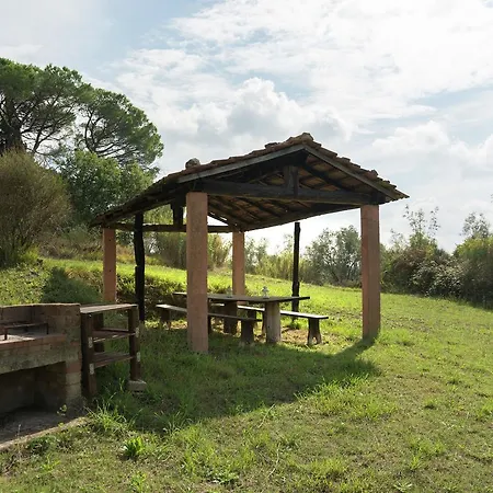 Vakantiehuis Spacious Farmhouse In Italy With Pool Ghizzano