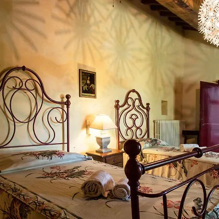 Vakantiehuis Spacious Farmhouse In Italy With Pool Ghizzano
