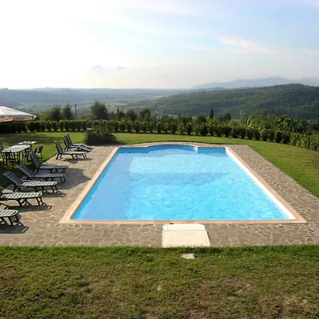 Spacious Farmhouse In Italy With Pool Vakantiehuis