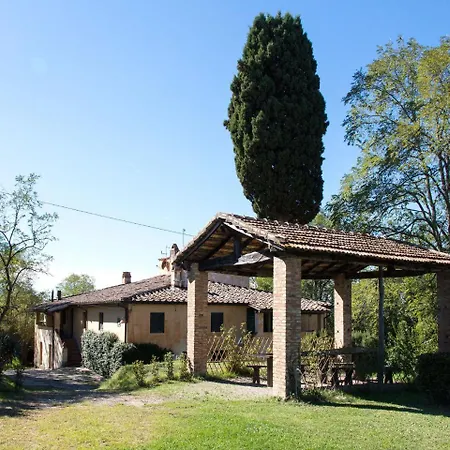 Vakantiehuis Spacious Farmhouse In Italy With Pool *